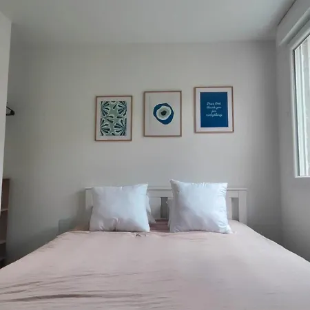 Apartment Renovated 2 Bedroom Halles De *